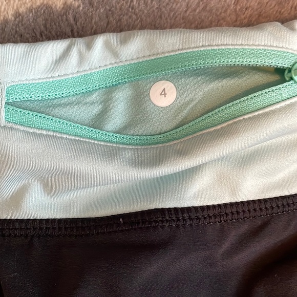Lululemon 3 inch speed short Size 4 - Picture 3 of 3